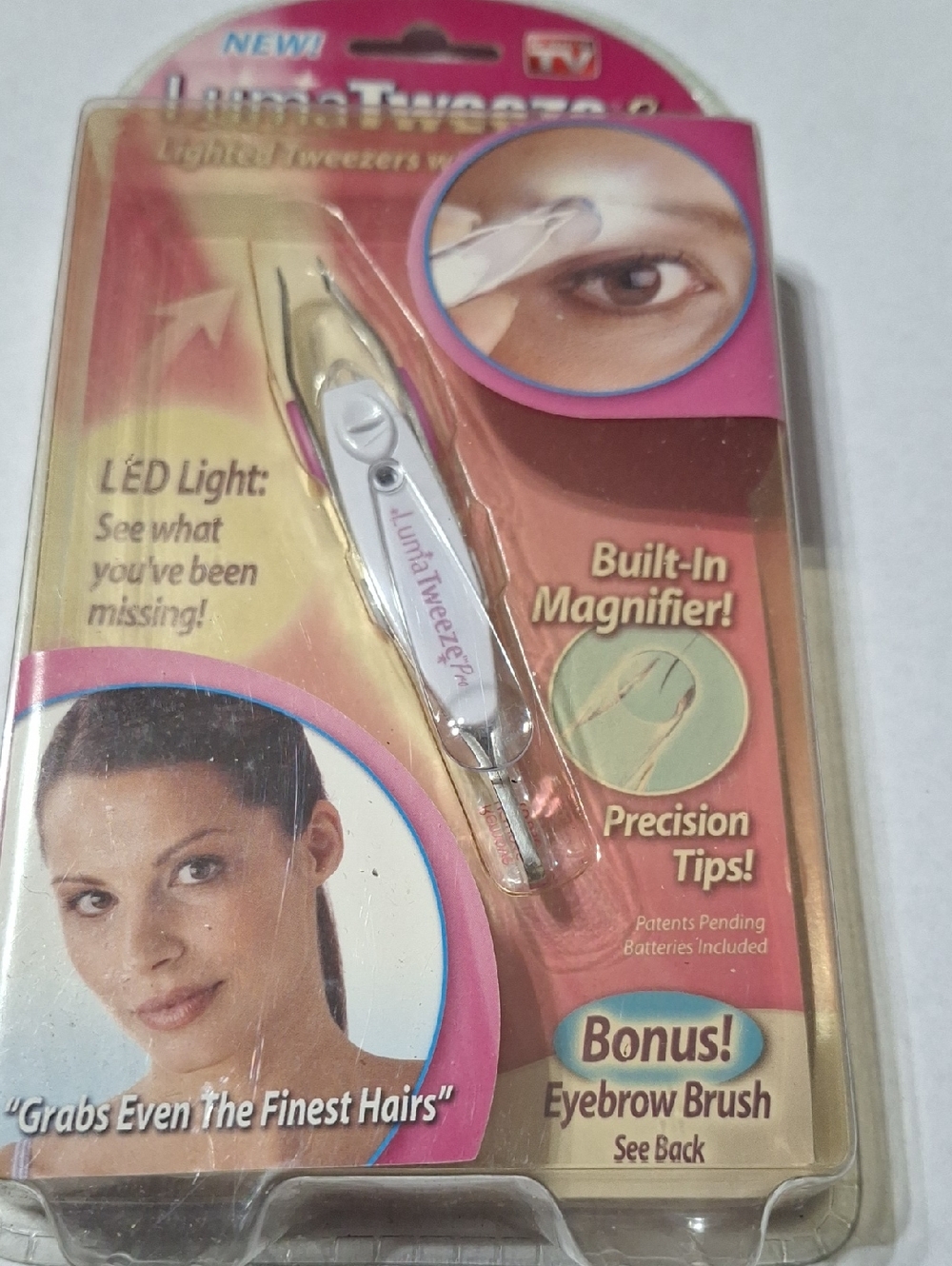 LED Women's White LED Tweezers with Built-In Magnifier